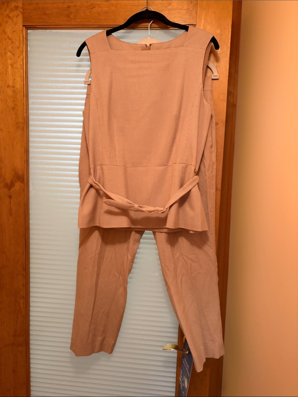 Ann Taylor Tan Houndstooth Sleeveless Suit w/ Waist Tie top 6 + cropped pants 8